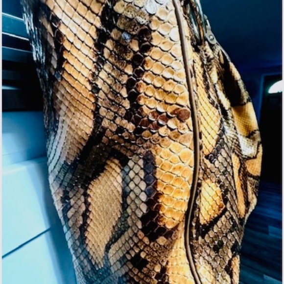 Gucci Large Sukey Python Leather!!! EXCELLENT CONDITION!! AMAZING PRICE!!!! - Picture 13 of 16